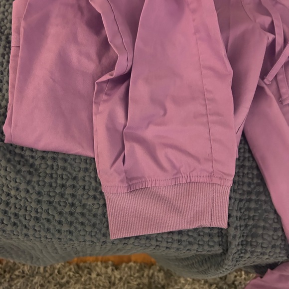 Medium top and  M/t jogger scrubs - Picture 2 of 4